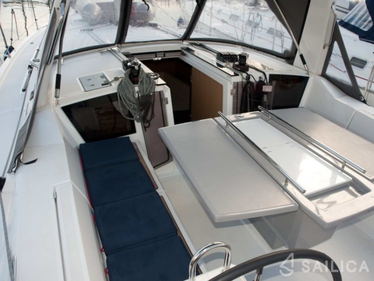 Oceanis 41.1 - Yacht Charter Sailica