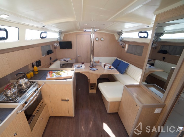 Oceanis 41.1 - Yacht Charter Sailica