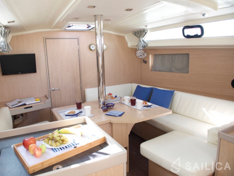 Oceanis 41.1 - Yacht Charter Sailica