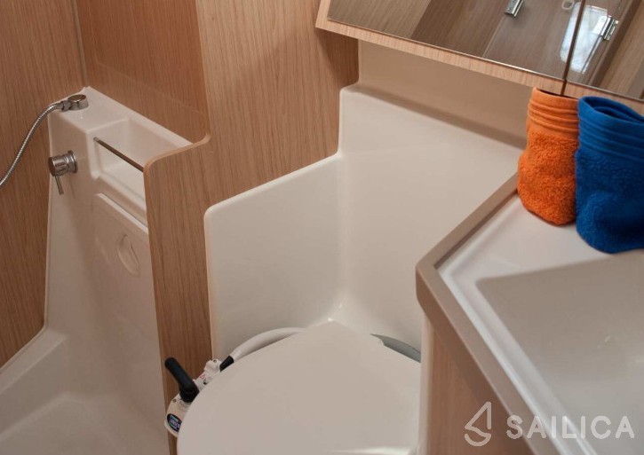 Oceanis 41.1 - Yacht Charter Sailica