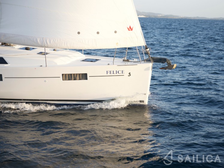 Oceanis 41.1 - Yacht Charter Sailica