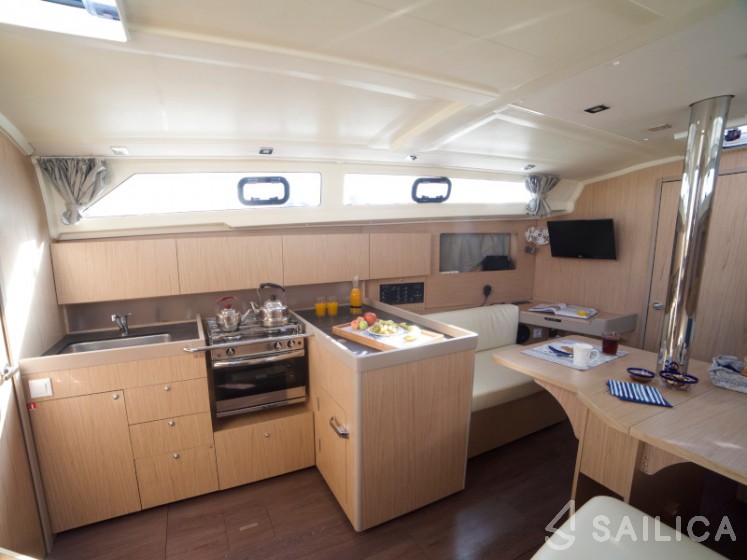 Oceanis 41.1 - Yacht Charter Sailica