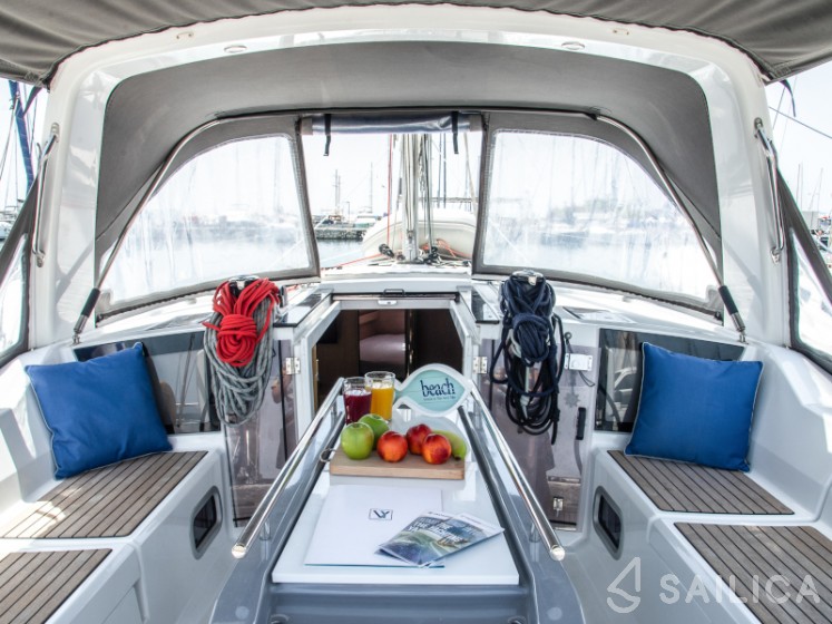 Oceanis 41.1 - Yacht Charter Sailica