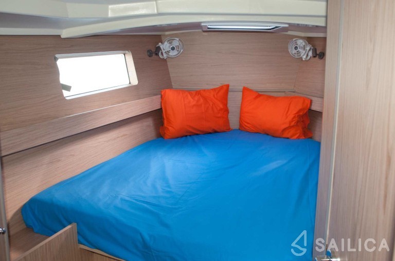 Oceanis 41.1 - Yacht Charter Sailica