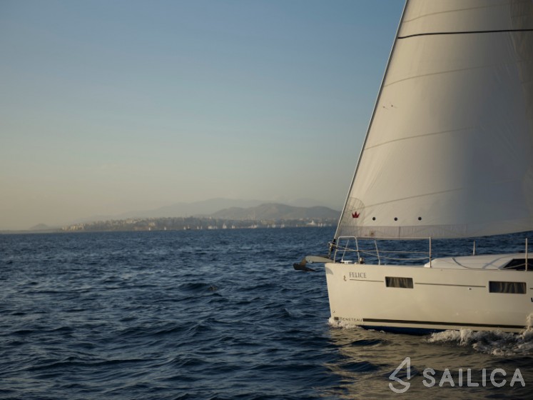 Oceanis 41.1 - Yacht Charter Sailica