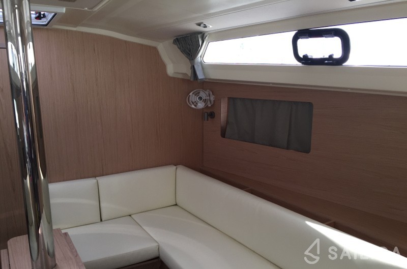 Oceanis 41.1 - Yacht Charter Sailica