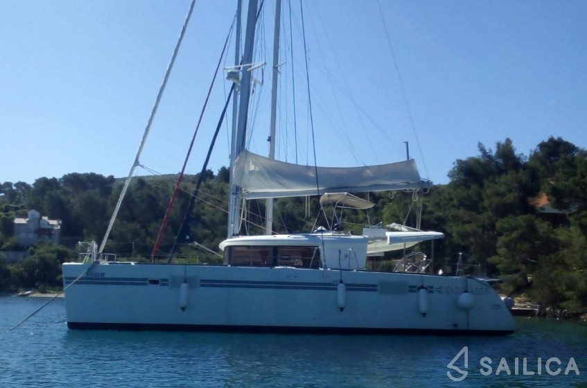 Lagoon 450  Flybridge - Yacht Charter Sailica