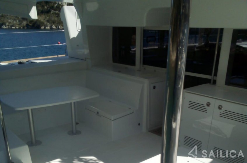 Lagoon 450  Flybridge - Yacht Charter Sailica