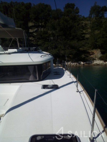 Lagoon 450  Flybridge - Yacht Charter Sailica