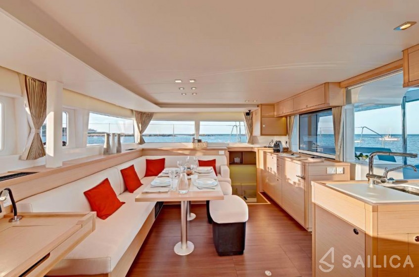 Lagoon 450  Flybridge - Yacht Charter Sailica