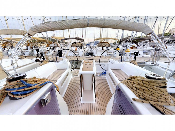 Dufour 412 GL - Yacht Charter Sailica