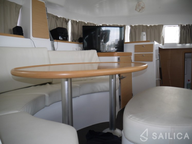 Lagoon 380 S2 - Yacht Charter Sailica