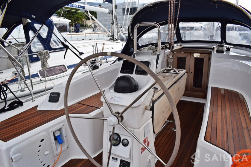Bavaria 33 Cruiser - Yacht Charter Sailica