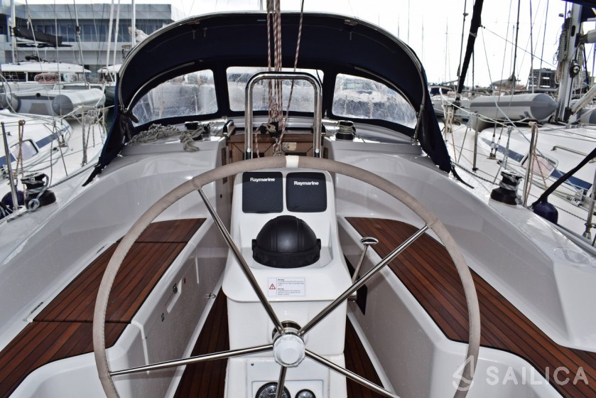 Bavaria 33 Cruiser - Yacht Charter Sailica