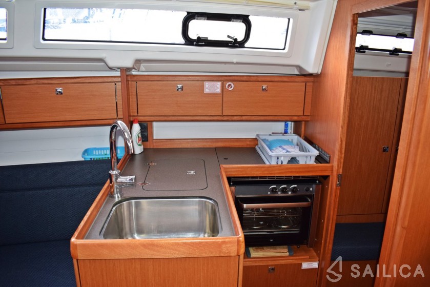 Bavaria 33 Cruiser - Yacht Charter Sailica