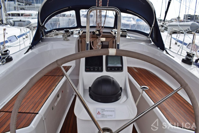 Bavaria 33 Cruiser - Yacht Charter Sailica