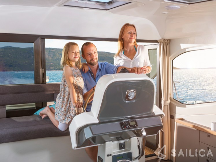 Bavaria E40 Fly - Yacht Charter Sailica