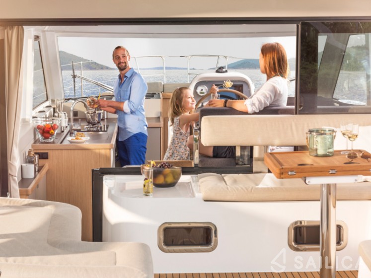Bavaria E40 Fly - Yacht Charter Sailica