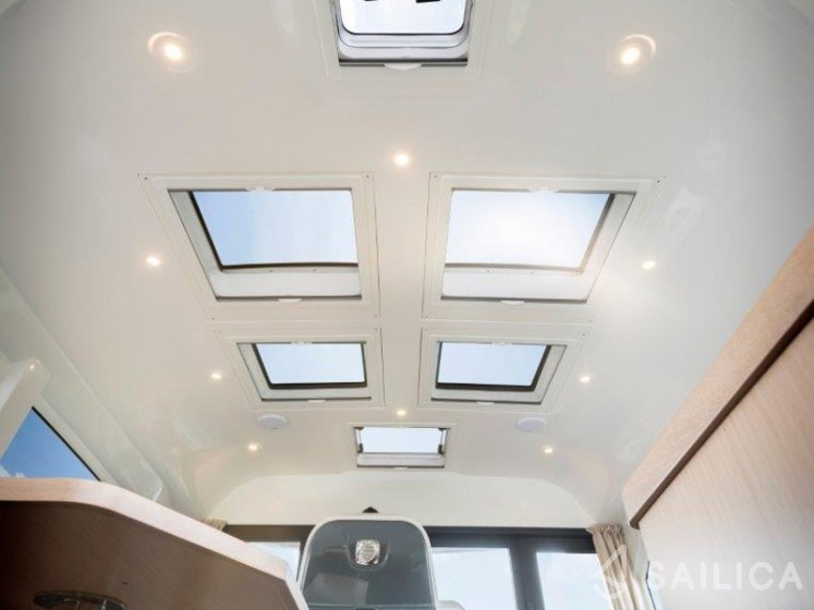Bavaria E40 Fly - Yacht Charter Sailica