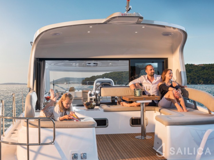 Bavaria E40 Fly - Yacht Charter Sailica