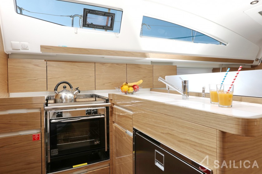 Elan 40 Impression - Yacht Charter Sailica