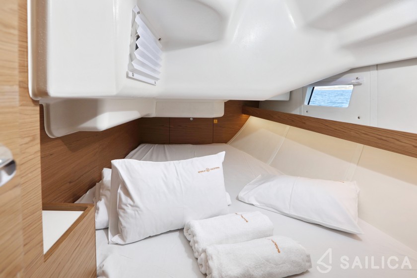 Elan 40 Impression - Yacht Charter Sailica