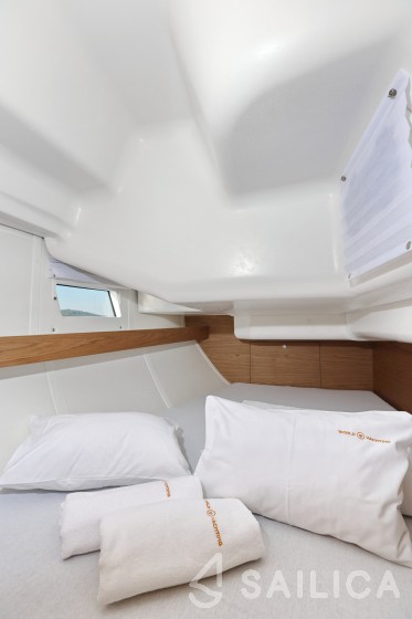 Elan 40 Impression - Yacht Charter Sailica