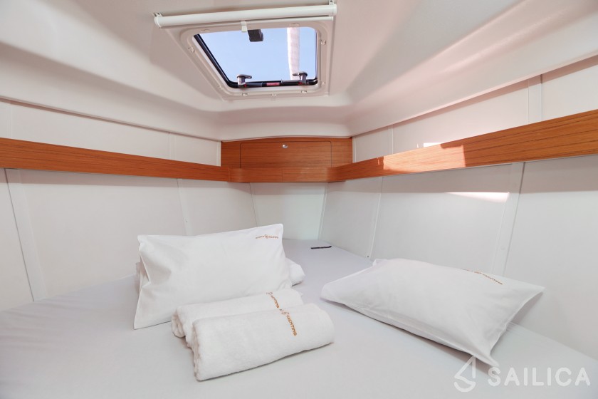 Elan 40 Impression - Yacht Charter Sailica