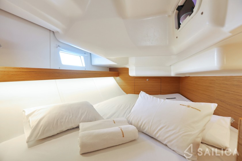 Elan 40 Impression - Yacht Charter Sailica