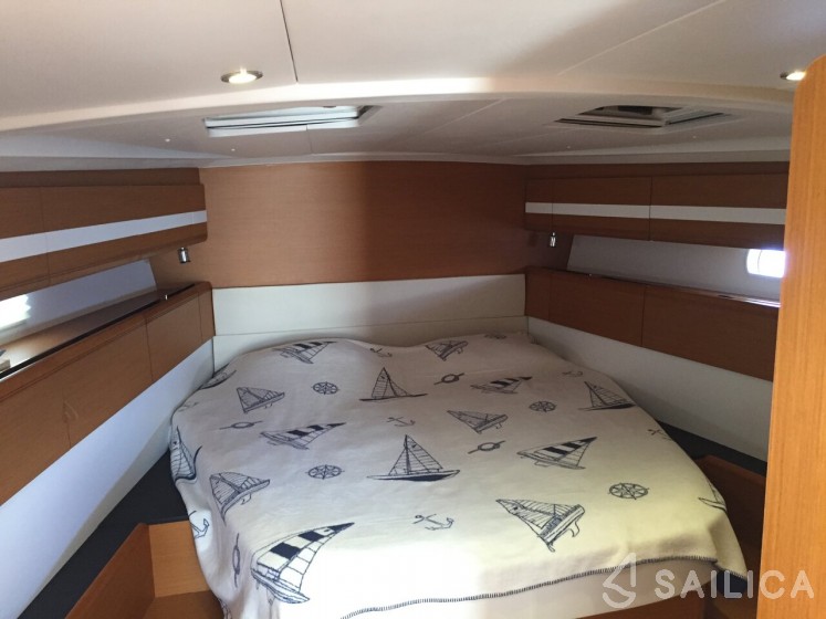 Jeanneau 53 - Yacht Charter Sailica