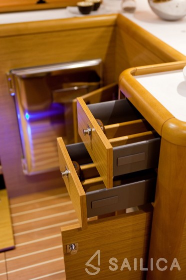 Jeanneau 53 - Yacht Charter Sailica