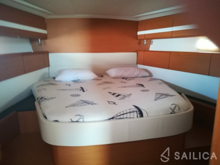 Jeanneau 53 - Yacht Charter Sailica