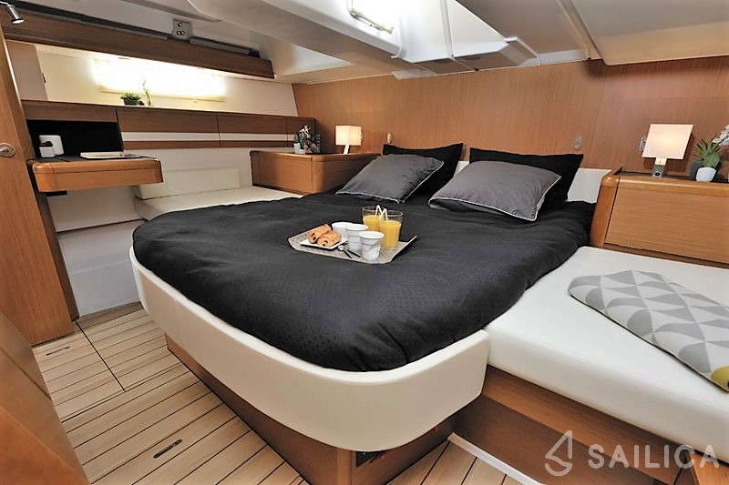 Jeanneau 53 - Yacht Charter Sailica