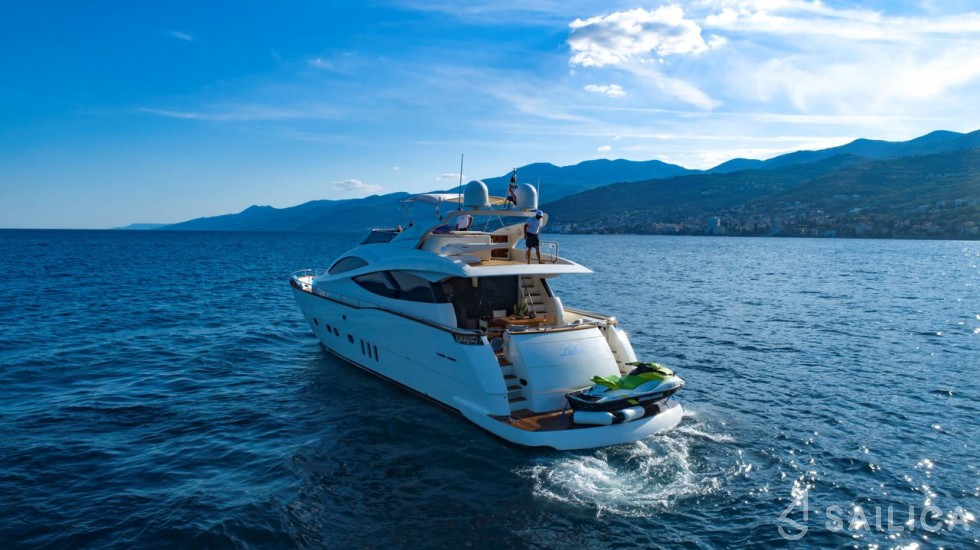 Deauville 760 - Yacht Charter Sailica
