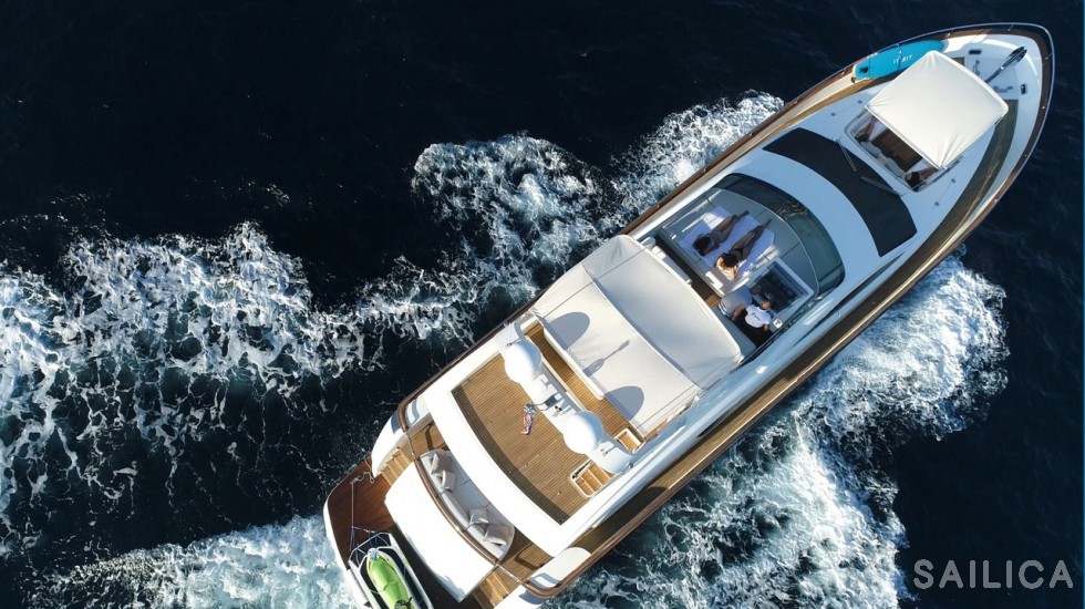Deauville 760 - Yacht Charter Sailica