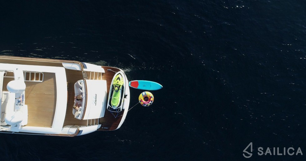 Deauville 760 - Yacht Charter Sailica