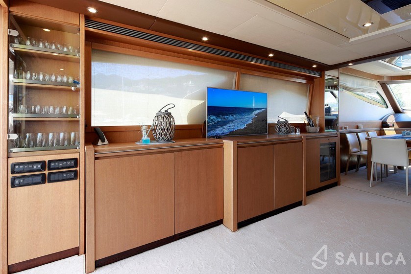 Deauville 760 - Yacht Charter Sailica