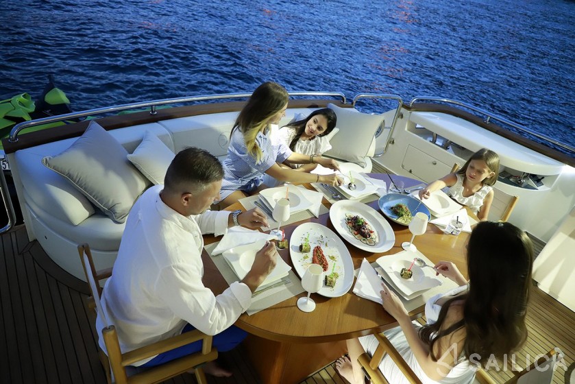 Deauville 760 - Yacht Charter Sailica
