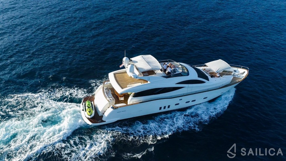 Deauville 760 - Yacht Charter Sailica