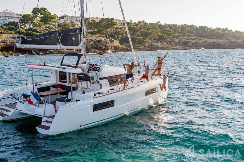 Lagoon 40 - Yacht Charter Sailica