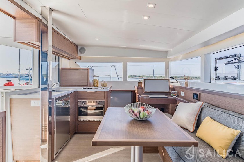 Lagoon 40 - Yacht Charter Sailica
