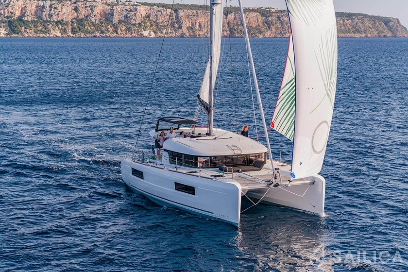 Lagoon 40 - Yacht Charter Sailica