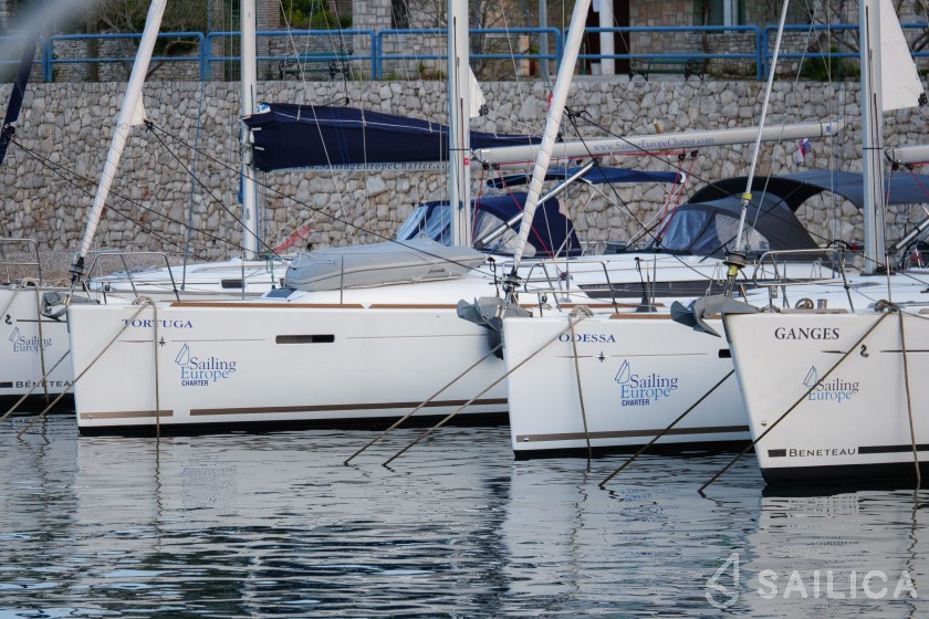 Sun Odyssey 449 - Yacht Charter Sailica