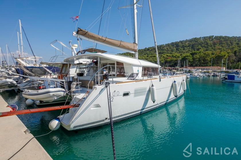 Lagoon 400 S2 - Yacht Charter Sailica