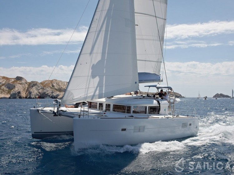 Lagoon 400 S2 - Yacht Charter Sailica