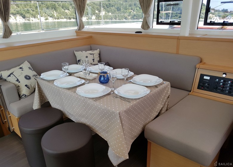 Lagoon 400 S2 - Yacht Charter Sailica