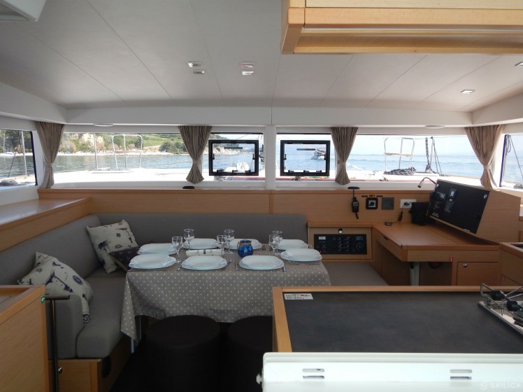 Lagoon 400 S2 - Yacht Charter Sailica