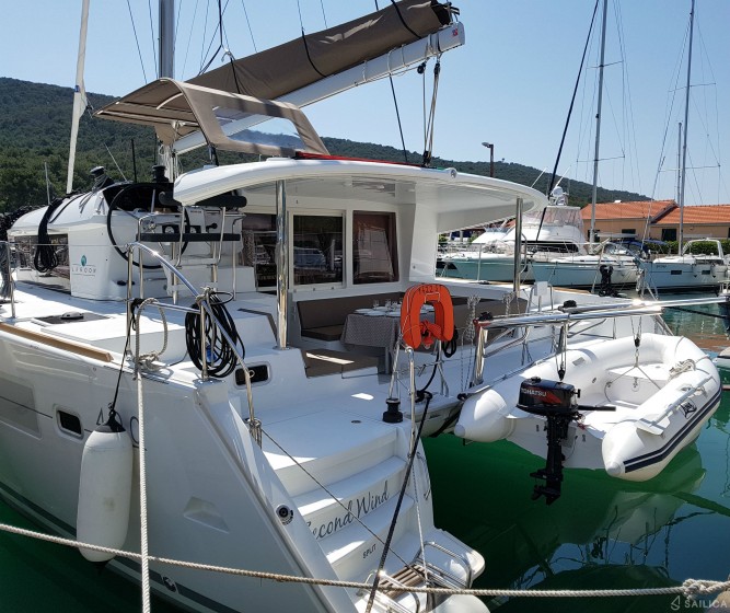 Lagoon 400 S2 - Yacht Charter Sailica