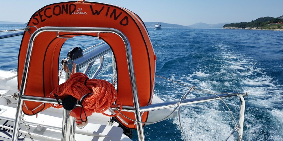 Lagoon 400 S2 - Yacht Charter Sailica