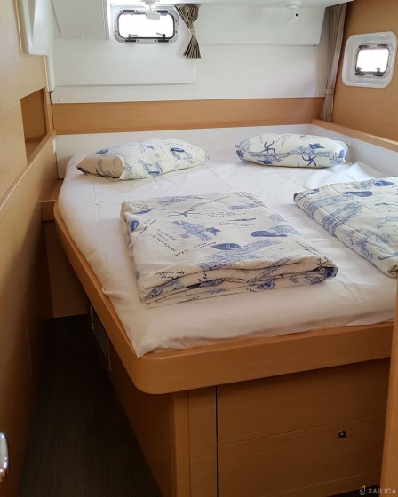 Lagoon 400 S2 - Yacht Charter Sailica